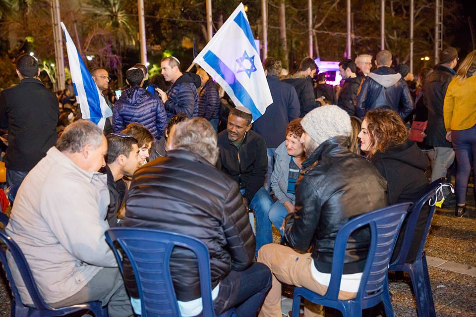 "רק כשנתחיל לעורר את בנו הניצוץ הקדום של אהבת הזולת, נהפוך מקיבוץ גלויות לעם מאוחד". (צילום: ענבל מרמריס)