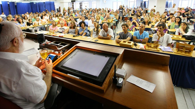 הרב לייטמן במפגש עם בוגרי מכללת "קבלה לעם" (צילום: קבלה לעם) 