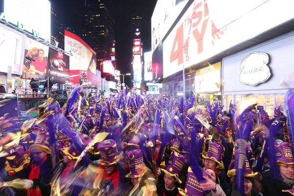 "עד כה נראה שהמן מנצח, ובגדול. יהודי אמריקה מתנהלים בכוח הכסף, בכוח השליטה, בכוח הזרוע. ניו יורק(צילום: רויטרס)