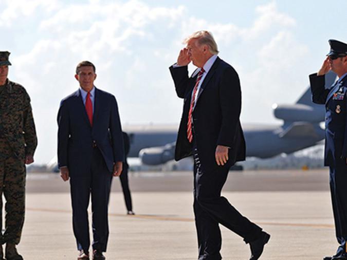 Il Presidente americano Donald Trump saluta mentre arriva alla base aerea di MacDill a Tampa, in Florida, Lunedì. (photo credit: REUTERS). 