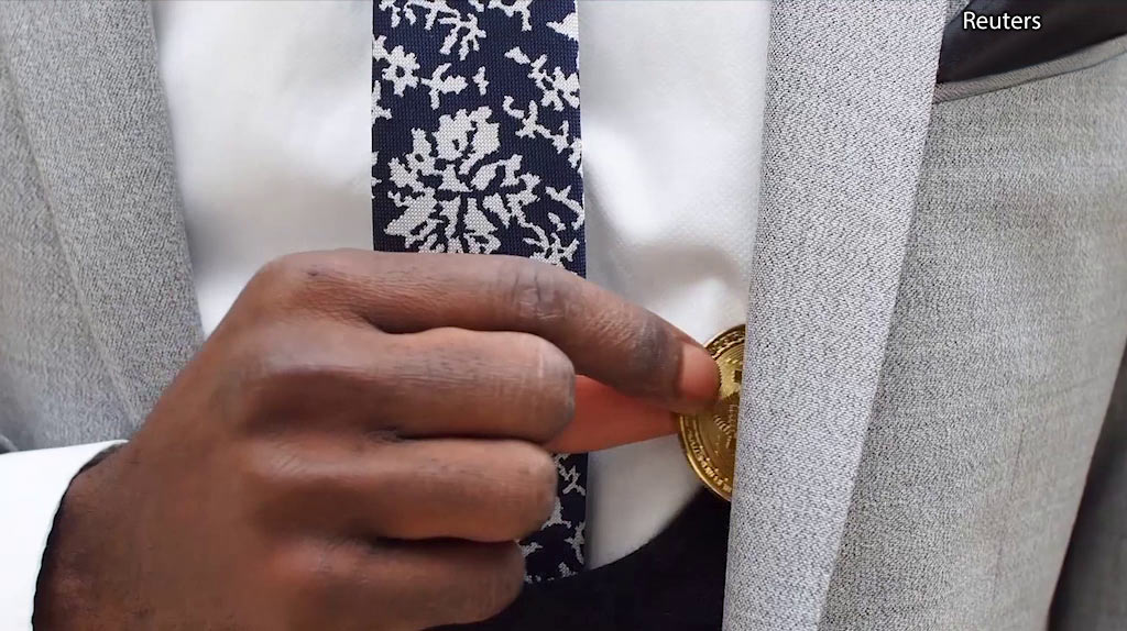 Кради у бедных отдавай богатым. Конфискация имущества карикатура. Богатому воровать. Богатому воровать. Карикатура робин пут.